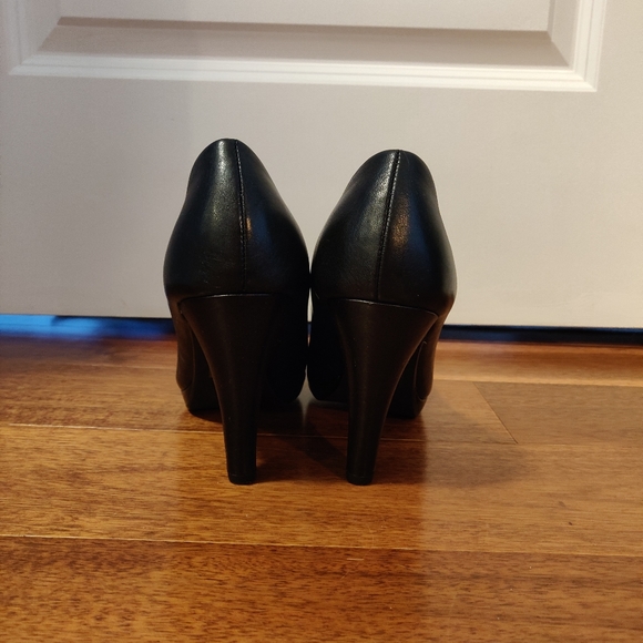 Jessica Genuine Leather Pumps - Picture 3 of 7